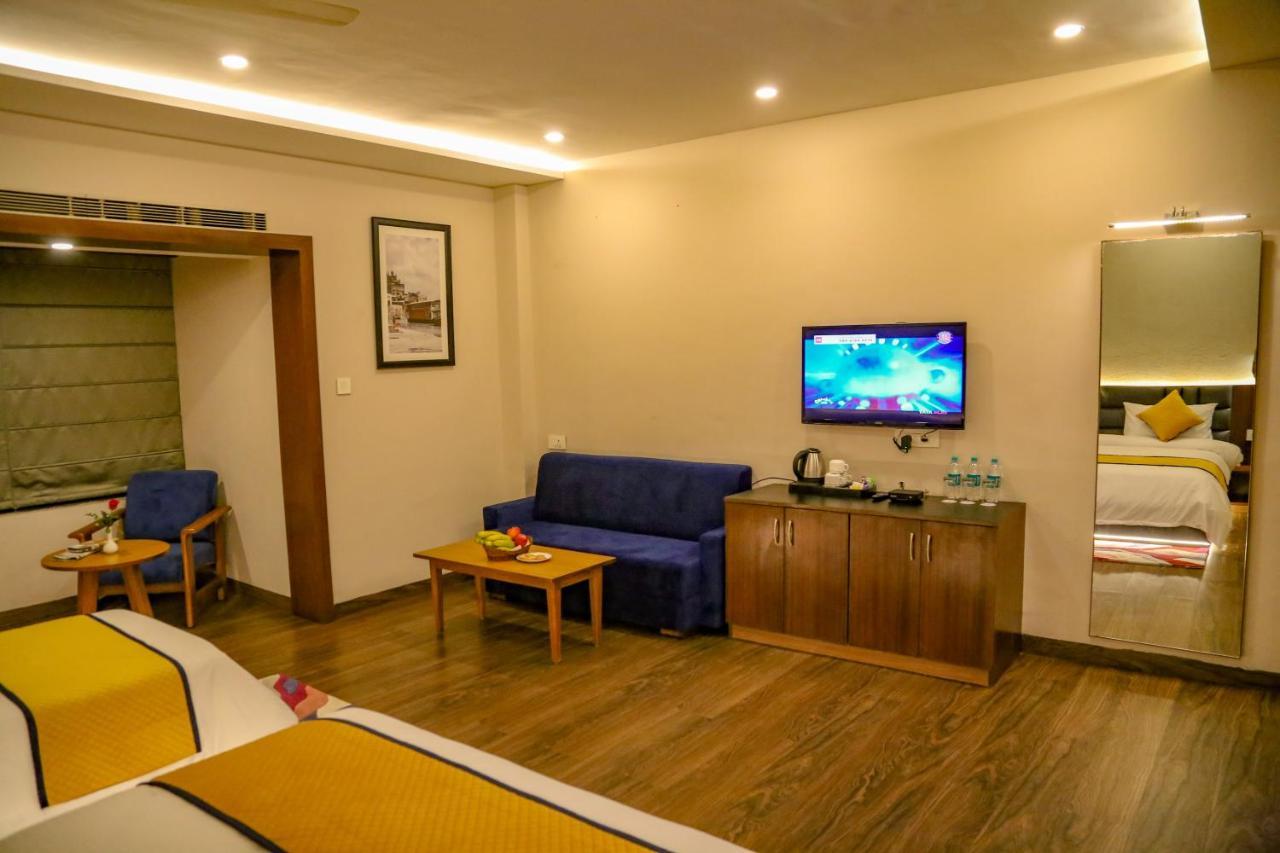 Hotel Four Leaf - Sapphire Blue,