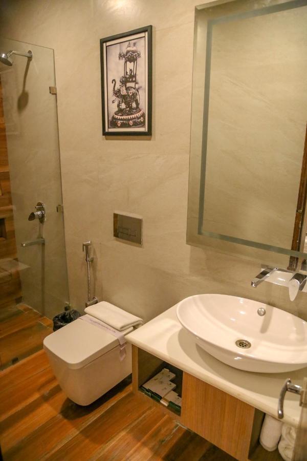 Hotel Four Leaf - Sapphire Blue,