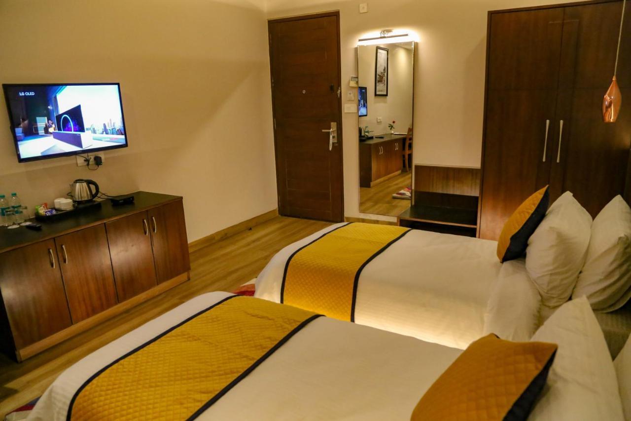 Hotel Four Leaf - Sapphire Blue, Varanasi