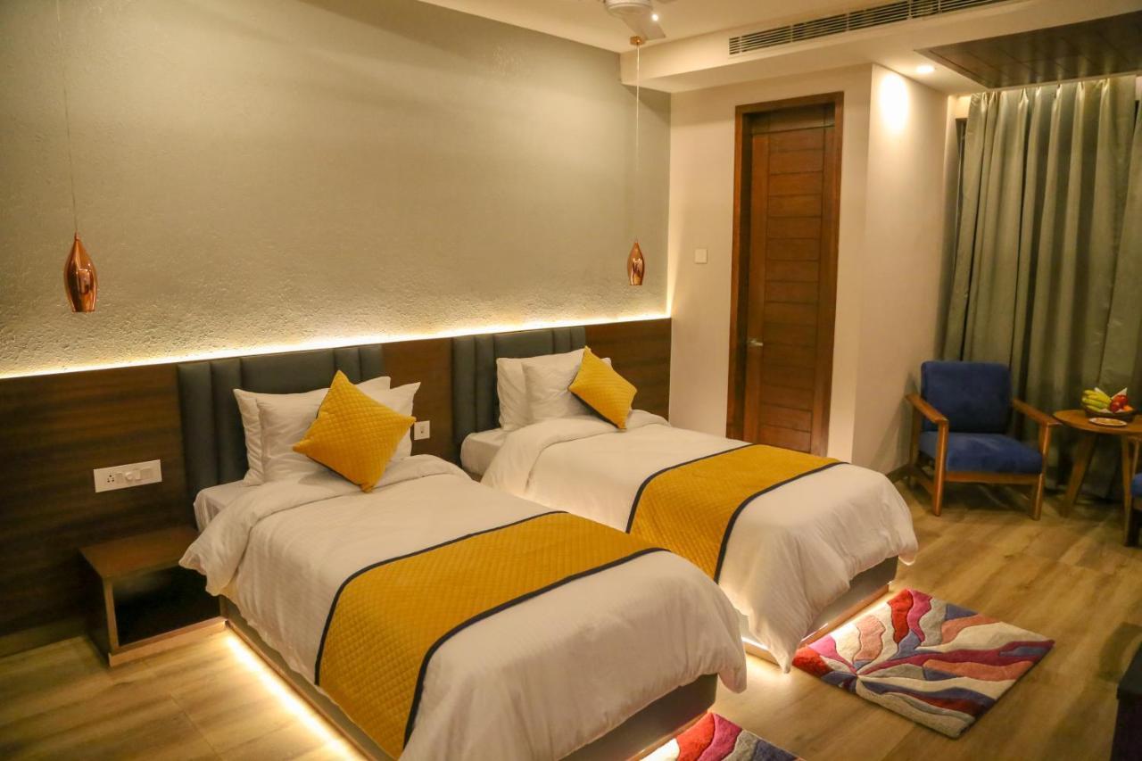Hotel Four Leaf - Sapphire Blue,