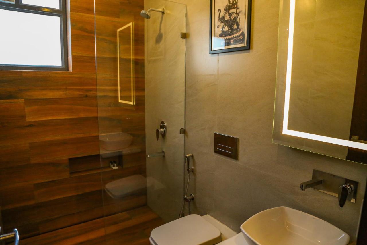 Hotel Four Leaf - Sapphire Blue,