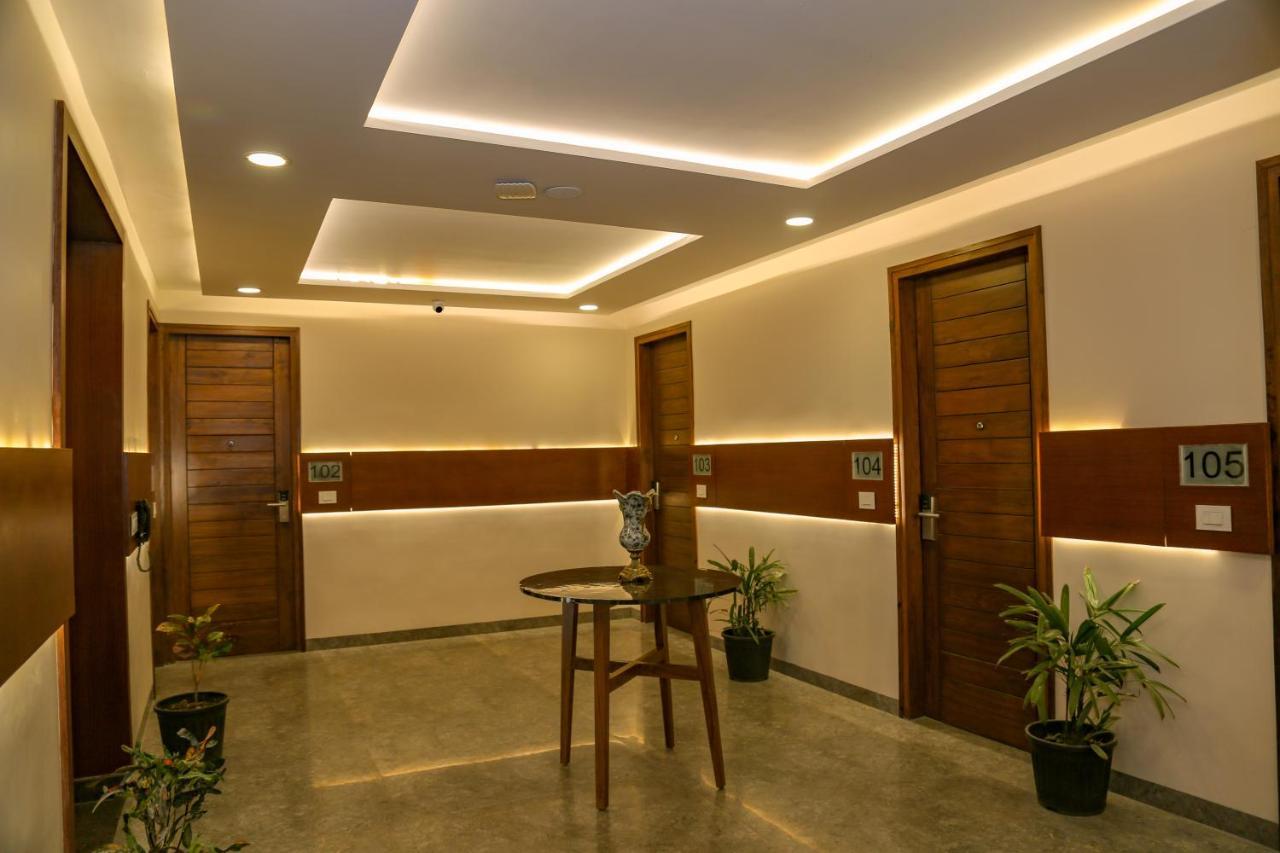 Four Leaf - Sapphire Blue, Hotel