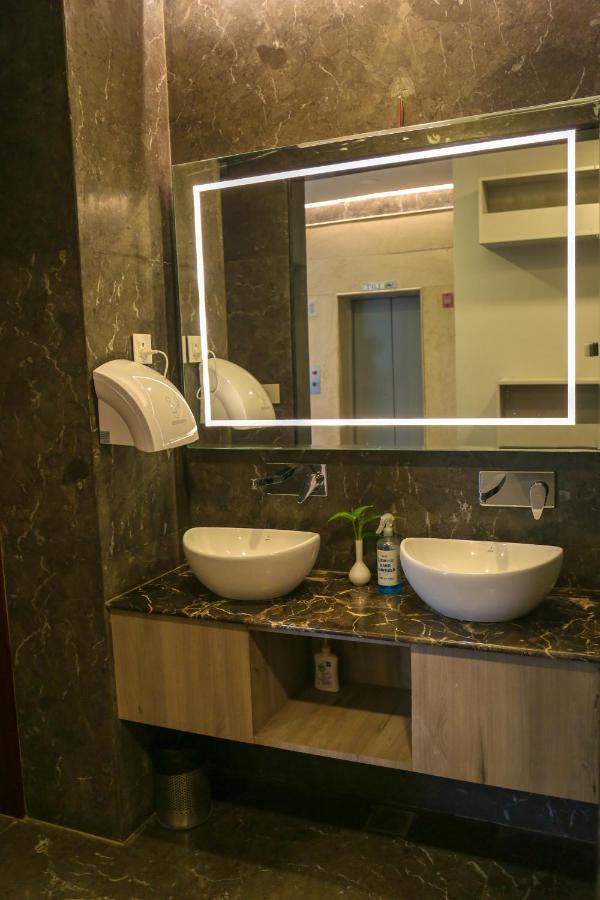 Hotel Four Leaf - Sapphire Blue, Varanasi