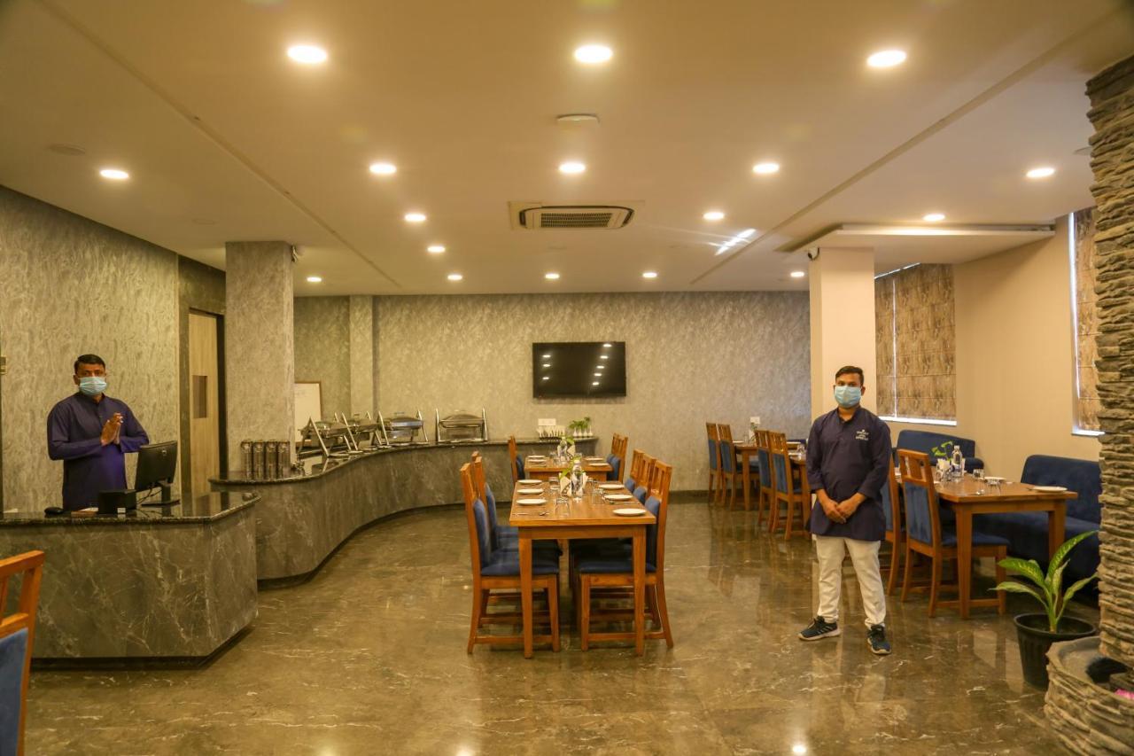 Hotel Four Leaf - Sapphire Blue, Varanasi