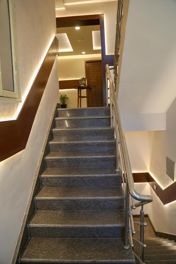 Four Leaf - Sapphire Blue, Hotel Varanasi