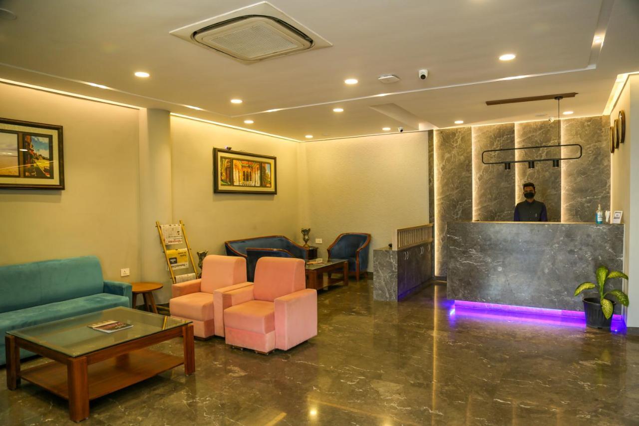 Hotel Four Leaf - Sapphire Blue,